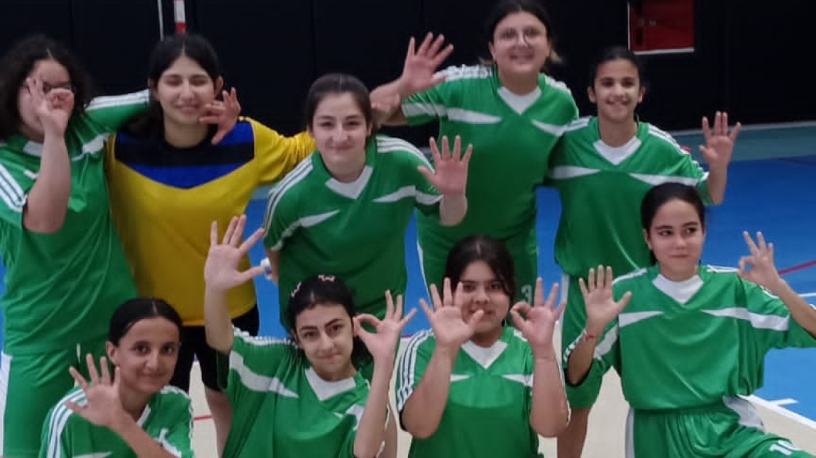 Okulumuz Yıldız Kız Futsal Takımı Yarı Finalist oldu.